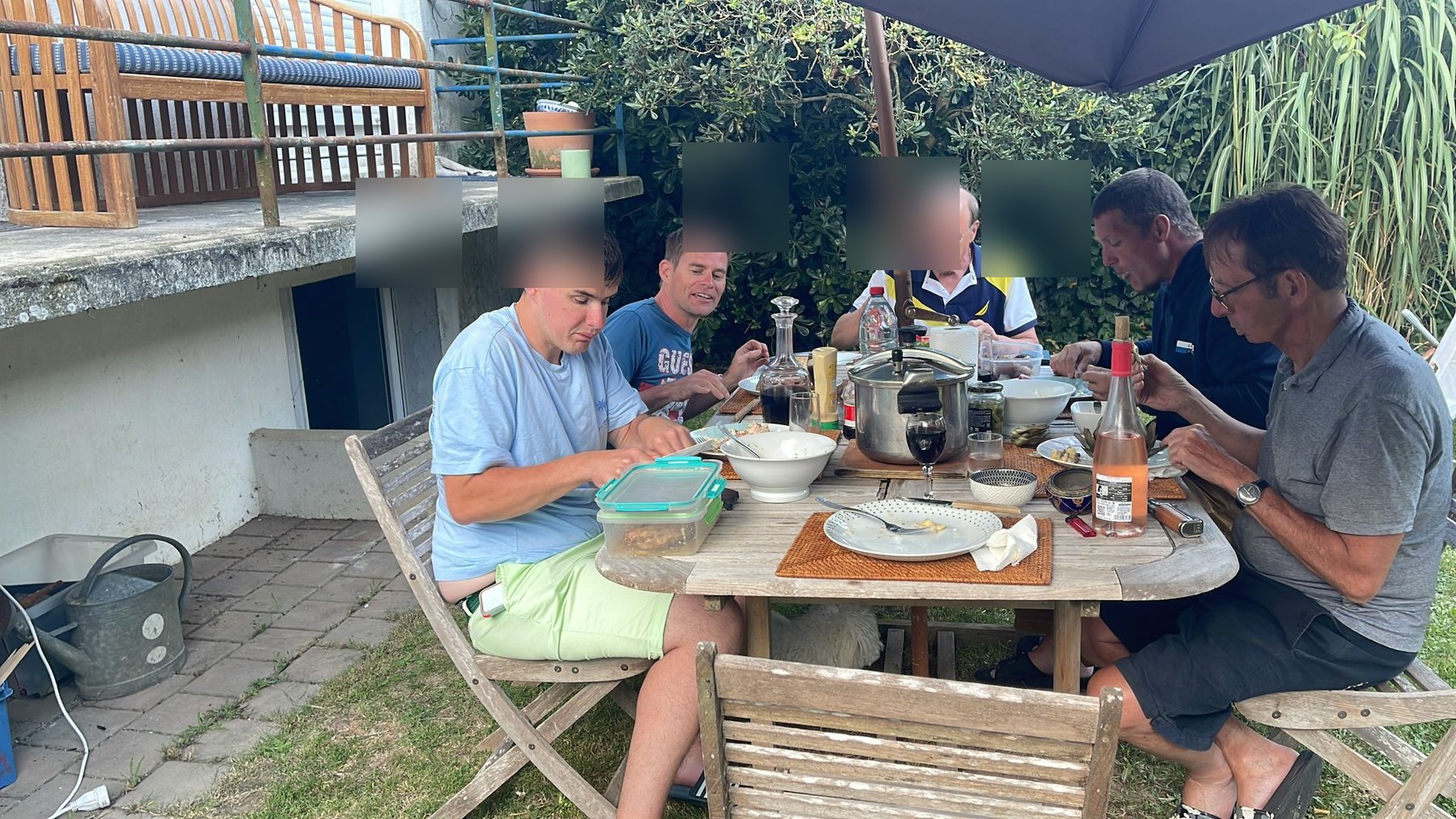 Repas dans le jardin